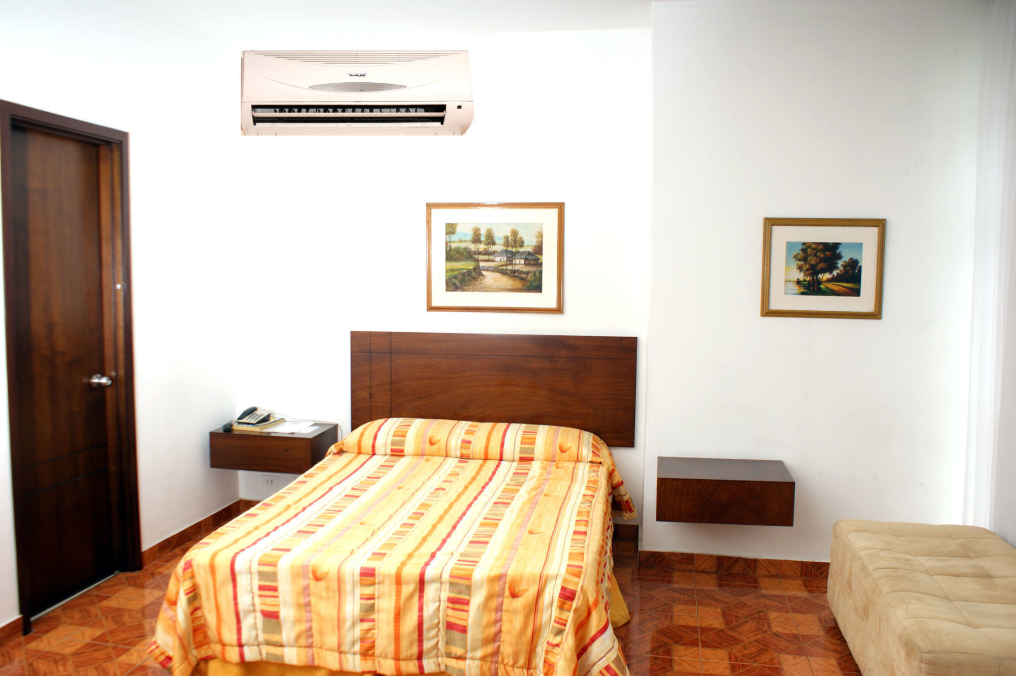 Hotel Royal Plaza Cali Bagian luar foto