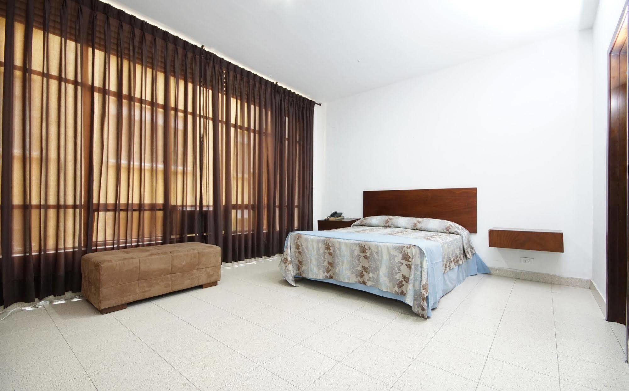 Hotel Royal Plaza Cali Bagian luar foto