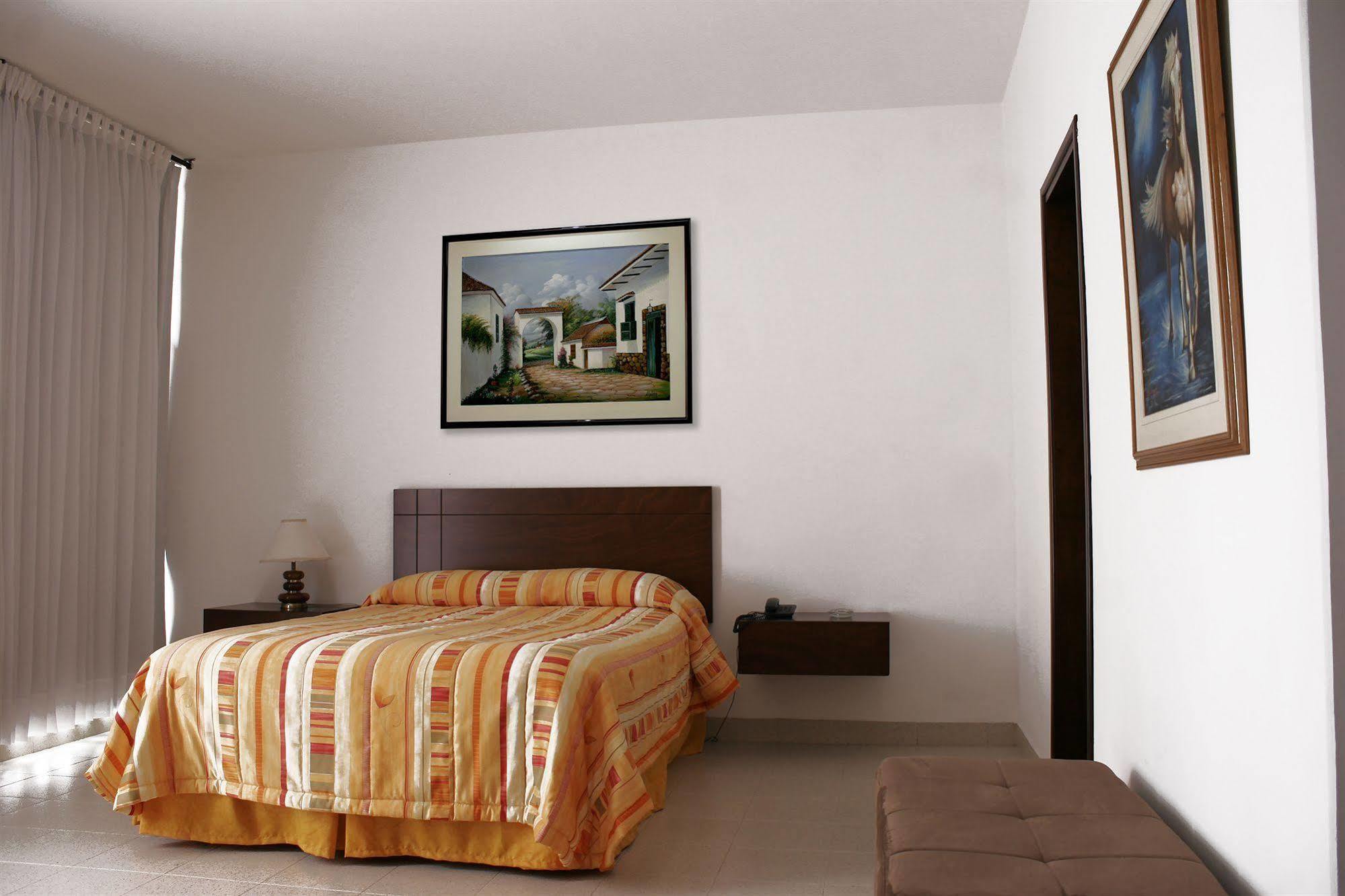 Hotel Royal Plaza Cali Bagian luar foto
