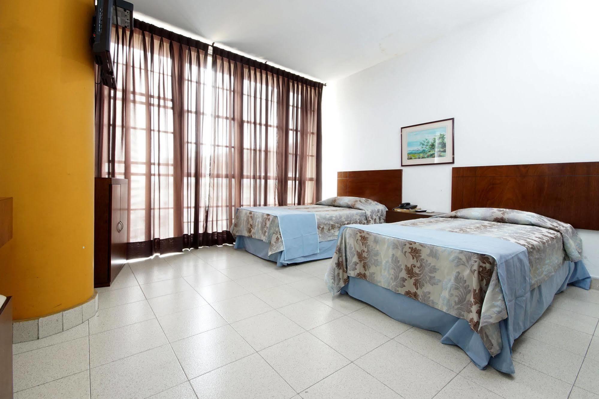 Hotel Royal Plaza Cali Bagian luar foto
