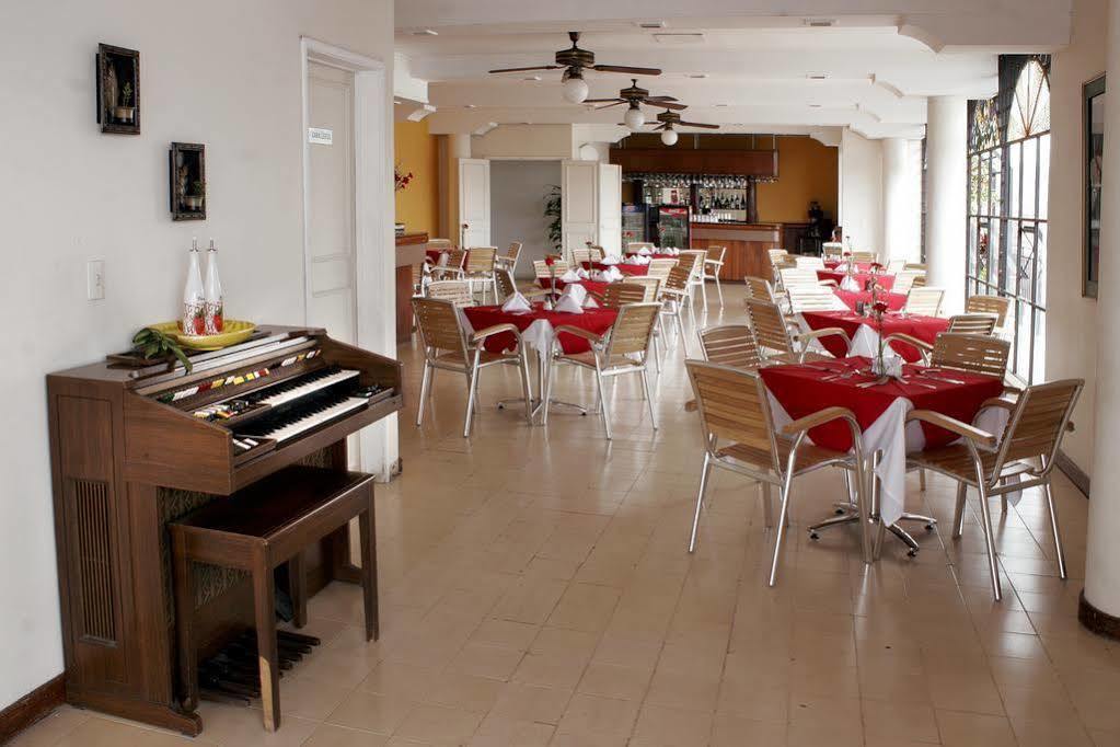Hotel Royal Plaza Cali Bagian luar foto